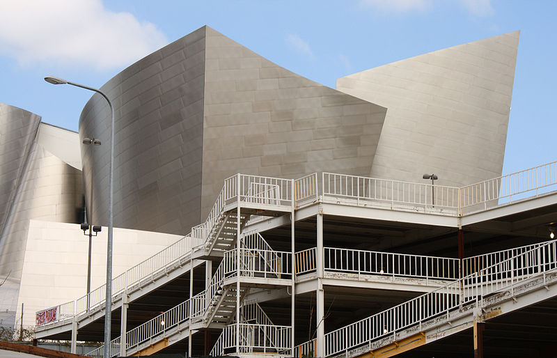 800px-LA-gehry-disneyconcerthall-2009-114