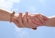 helping_women_hands